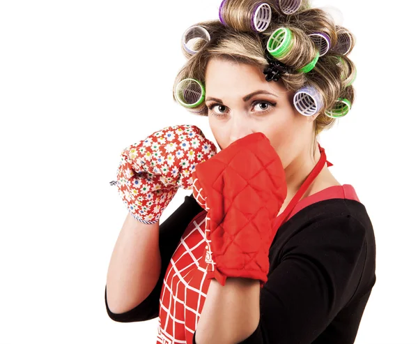 Pretty housewiufe in boxing pose — Stock Photo, Image