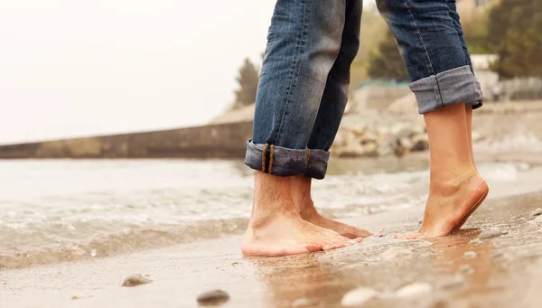 Gambe di coppia immagine closeup in spiaggia — Foto Stock