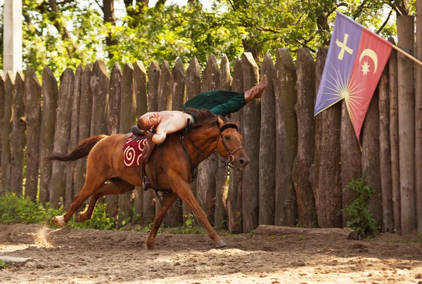 Spectacular trick on a galloping horse — Stock Photo, Image