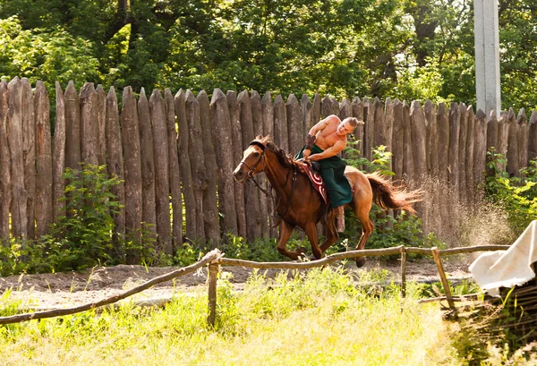 Espectáculo de cosacos Teatro de caballos —  Fotos de Stock