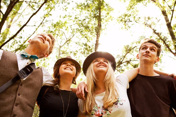 Quattro amici adolescenti — Foto Stock