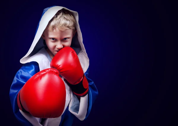 Boxing fighter boy portait on blue background — Stock Photo, Image