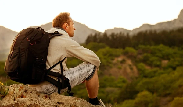 Alone climber on the mountain hill — Stock Photo, Image