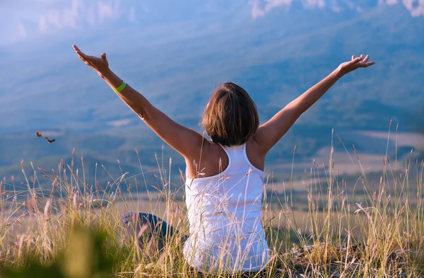 Feeling freedom young woman — Stock Photo, Image