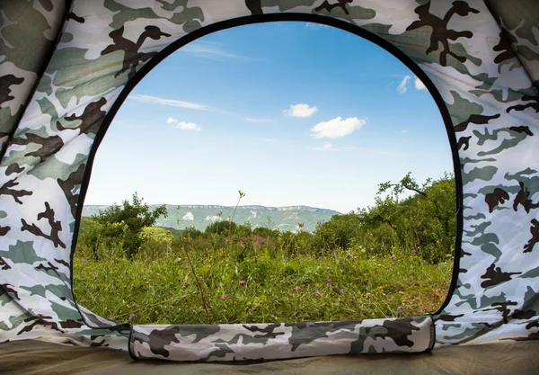 Closeup Bild öffnen Sie die Abdeckung in Tourist-Zelt — Stockfoto