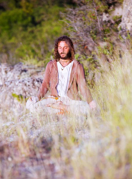 derin meditasyon adam portresi