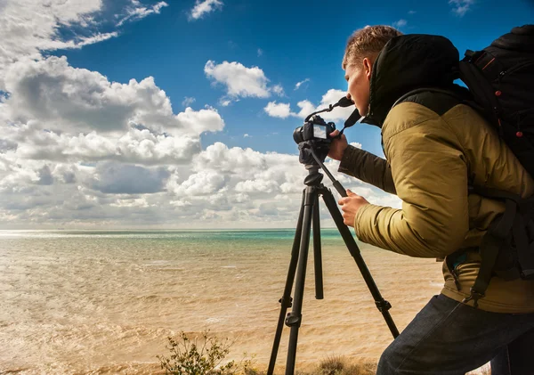 Fotógrafo trabajando al aire libre — Foto de Stock