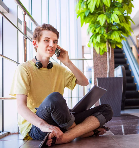 Handsome teenage boy talking by phone — Stock Photo, Image