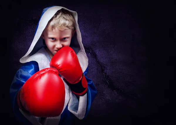 Boxning fighter pojke porträtt — Stockfoto