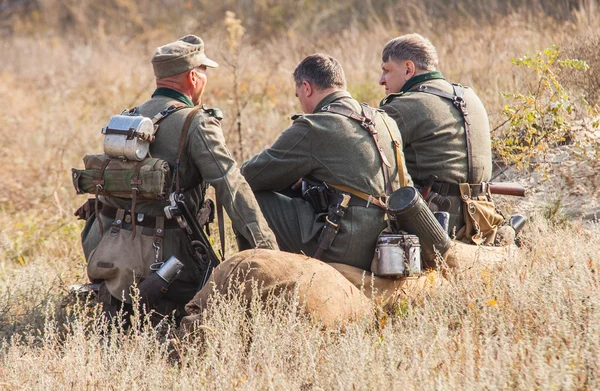 Members of Historical reenactment battle for liberation — Stock Photo, Image