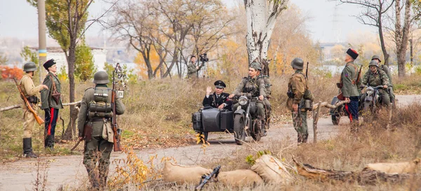 Members of Historical reenactment battle for liberation — Stock Photo, Image