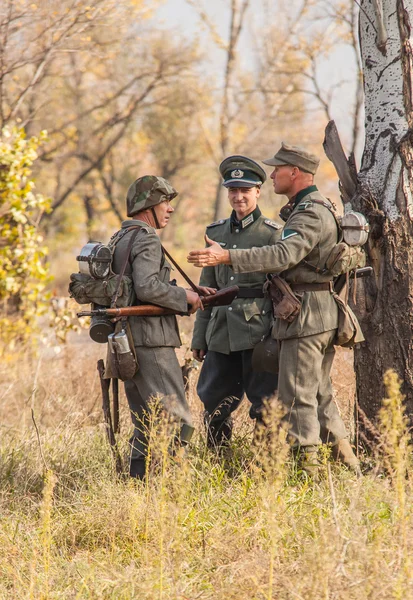 Members of Historical reenactment battle for liberation — Stock Photo, Image