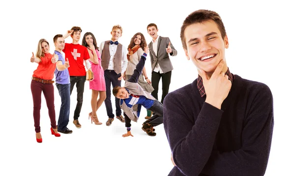 Skupina šťastně se usmívajících mladých lidí — Stock fotografie