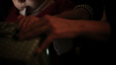 Ailesi kızıyla ve Noel hediyesiyle birlikte.