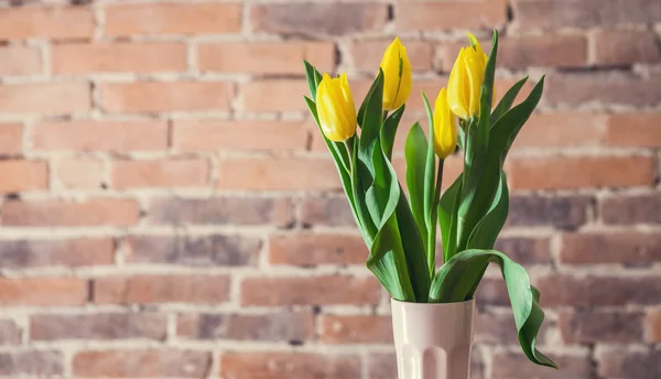 Bouquet de tulipes jaune — Photo