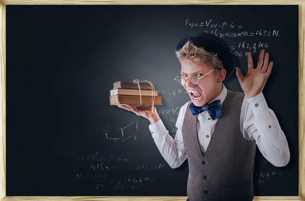 Vreselijk schreeuwen student met boeken — Stockfoto