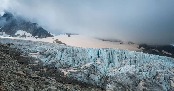 Blue Ice Glacier Tour Coulant Des Pentes Montagneuses Aiguille Chardonnet — Photo