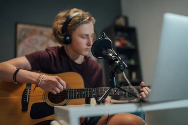 Estudio Sonido Para Hogar Joven Retrato Adolescente Tocando Guitarra Los — Foto de Stock