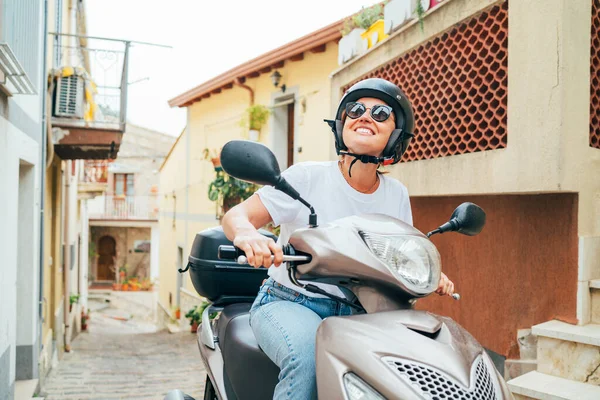 Cheerfully Smiling Woman Helmet Sunglasses Fast Riding Moto Scooter Narrow — Fotografia de Stock