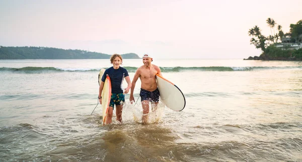 Portrait Teen Boy His Father Surfboards Surfing Smiling Walking Out — Fotografia de Stock