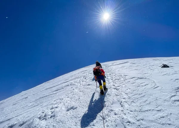 Last Steps Kazbek Kazbegi Summit 5054M Rope Team Dressed Mountaineering — Stockfoto