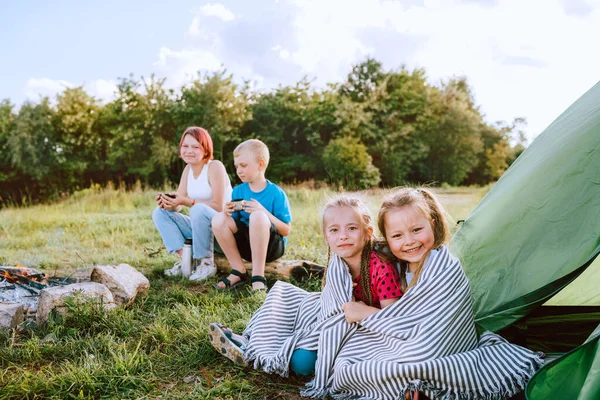 Two Little Hugging Girls Sisters Green Grass Next Camp Tent — Zdjęcie stockowe