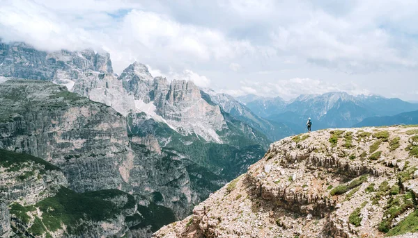 Small Woman Trekker Silhouette Backpack Huge Picturesque Dolomite Alps Background — Stock Photo, Image
