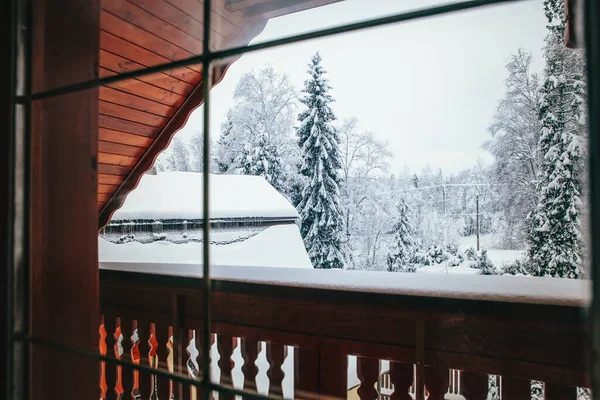 Landhuis Besneeuwd Balkon Met Uitzicht Een Landschap Winter Landschap Geometrische — Stockfoto