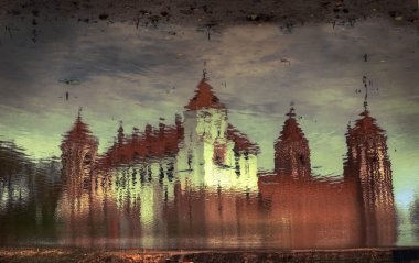 Gölde yansıyan Kalesi