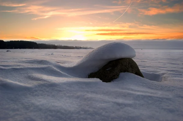 Sten under snö — Stockfoto