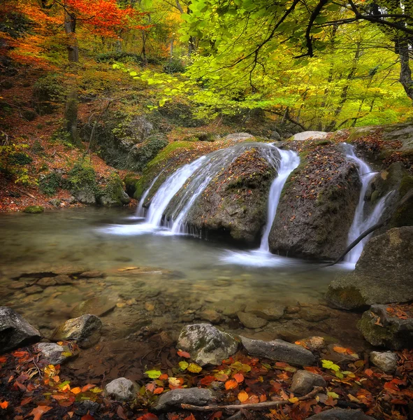 Cachoeira no outono-5 — Fotografia de Stock