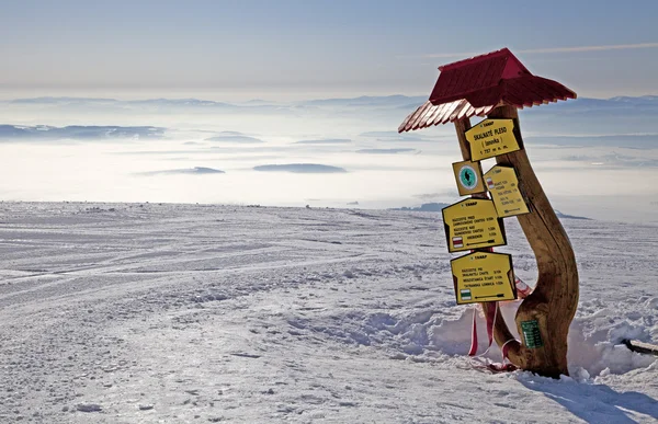 Vista de Skalnate pleso - tarn em altas montanhas Tatras — Fotografia de Stock