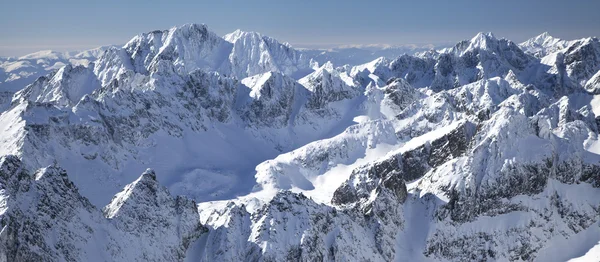Vue depuis Lomnicky stit - pic dans les montagnes des Hautes Tatras — Photo