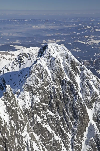 Vue depuis Lomnicky stit - pic dans les montagnes des Hautes Tatras — Photo