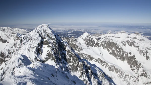 Vista desde Lomnicky stit - pico en las altas montañas de Tatras — Foto de Stock