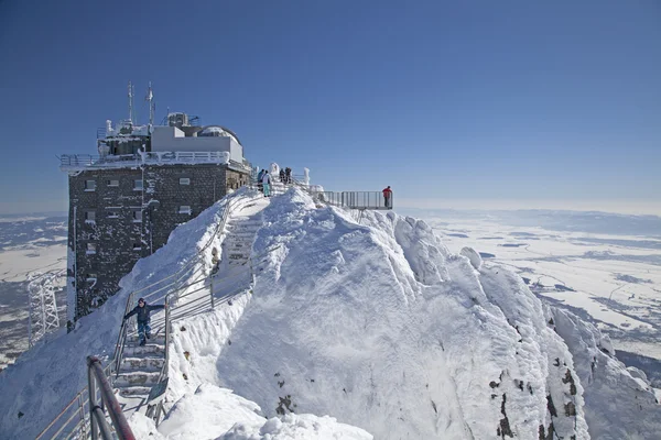 Vista de Lomnicky stit - pico em altas montanhas Tatras — Fotografia de Stock