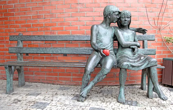 Banco con estatuas en Praga — Foto de Stock