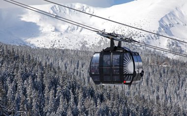 Modern teleferik funitel hill chopok - düşük tatras Dağları üzerinde