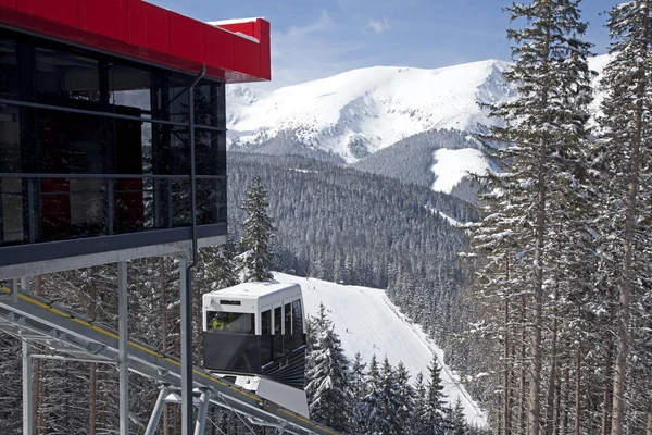 Teleferik twinliner hill chopok - düşük tatras üzerinde — Stok fotoğraf