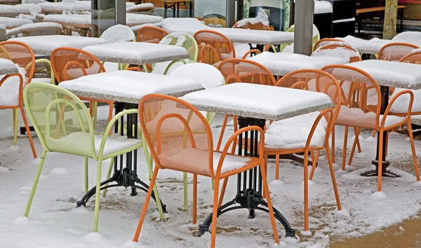 Terraço nevado em Antuérpia, Bélgica — Fotografia de Stock