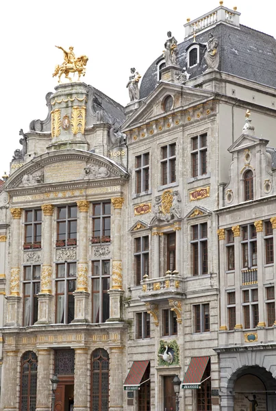 Grand place - alun-alun terkenal di Brussels — Stok Foto