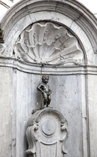 Manneken pis - slavná socha v Bruselu — Stock fotografie