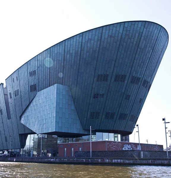 Centrum nauki w amsterdam z łodzi — Zdjęcie stockowe