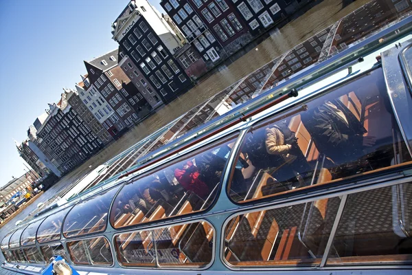 Amsterdam architektur vom boot aus — Stockfoto