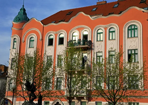 Orangefarbenes Haus in Bratislava — Stockfoto