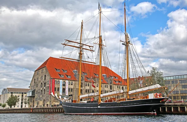 Oude schip in Kopenhagen, Denemarken — Stockfoto