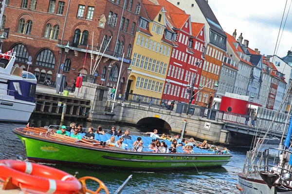 Prachtige kleurrijke gebouwen in Kopenhagen, Denemarken — Stockfoto