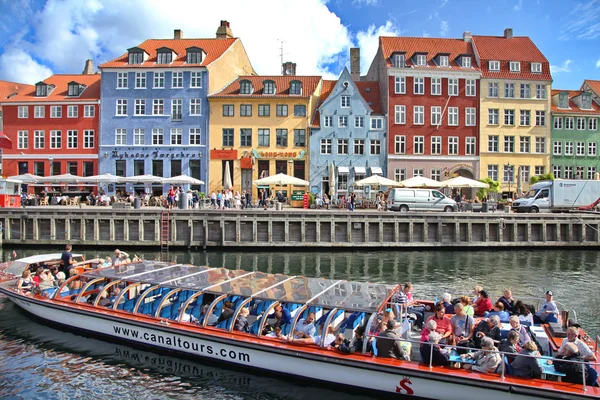 Prachtige kleurrijke gebouwen in Kopenhagen, Denemarken — Stockfoto