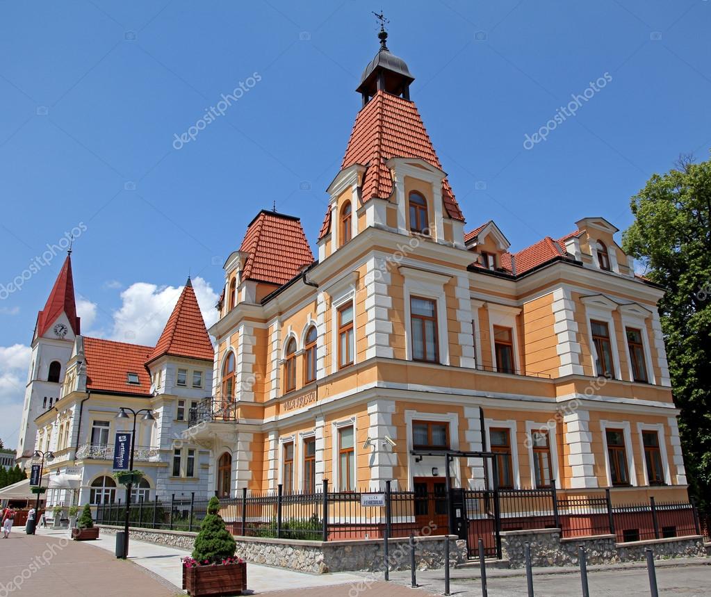 Gebäude in der Stadt Trencianske teplice, Slowakei ...
