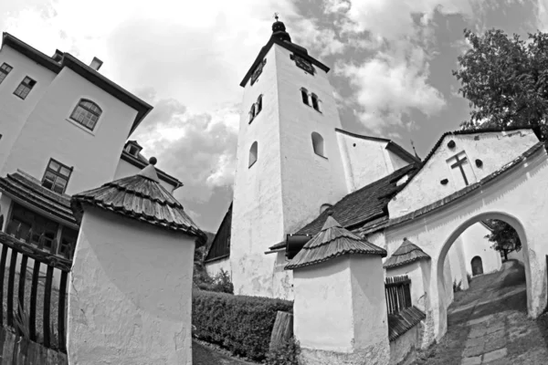 スロバキア側 spania ドリーナで歴史的な教会 — ストック写真